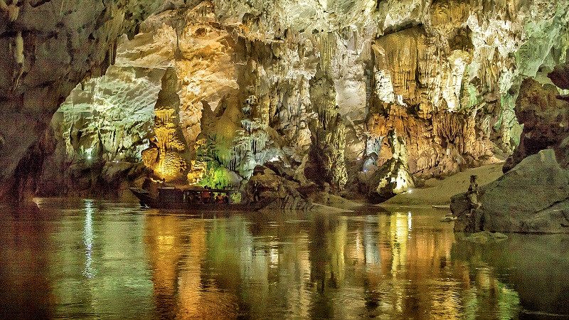 Những hang động kì ảo tại Vườn quốc gia Phong Nha - Kẻ Bàng