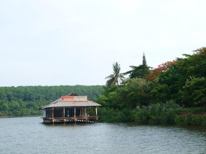 Khu du lịch Hồ Suối Lam